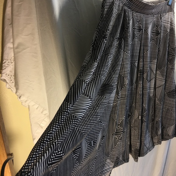 LuLaRoe Skirt.  Size XS - Picture 7 of 7